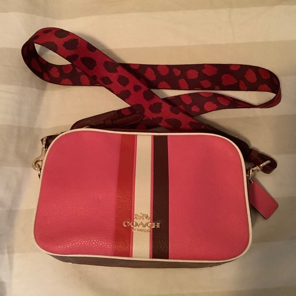 Coach Handbags - Coach Jes Crossbody Bag